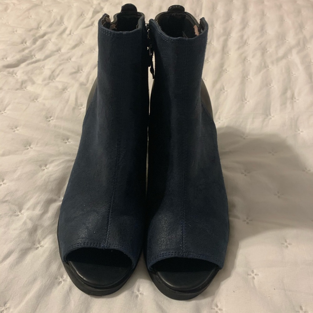 Simply Vera Vera Wang open toe Booties
